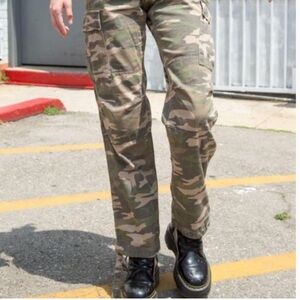 John Galt California Piper Camo Cargo Pants Brandi Melville Size Small